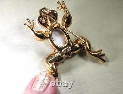 Vtg, Trifari Pat. Pend. Bug Eyed Frog Brooch White Glass Alfred Philippe Signed